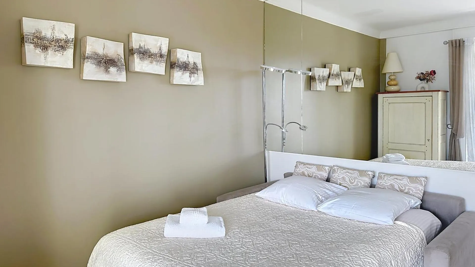 1-Bedroom Apartment With Sea View On La Croisette Cannes