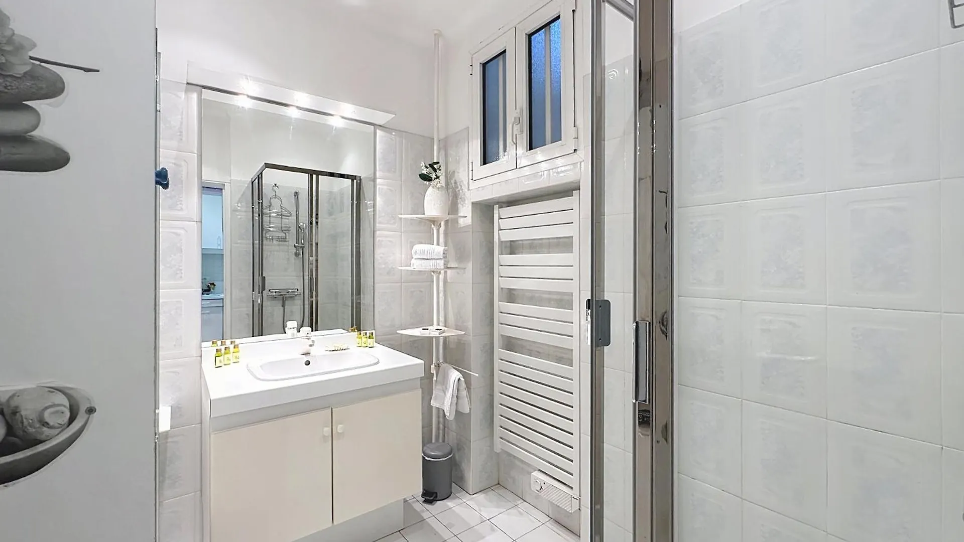 1-Bedroom Apartment With Sea View On La Croisette Cannes France